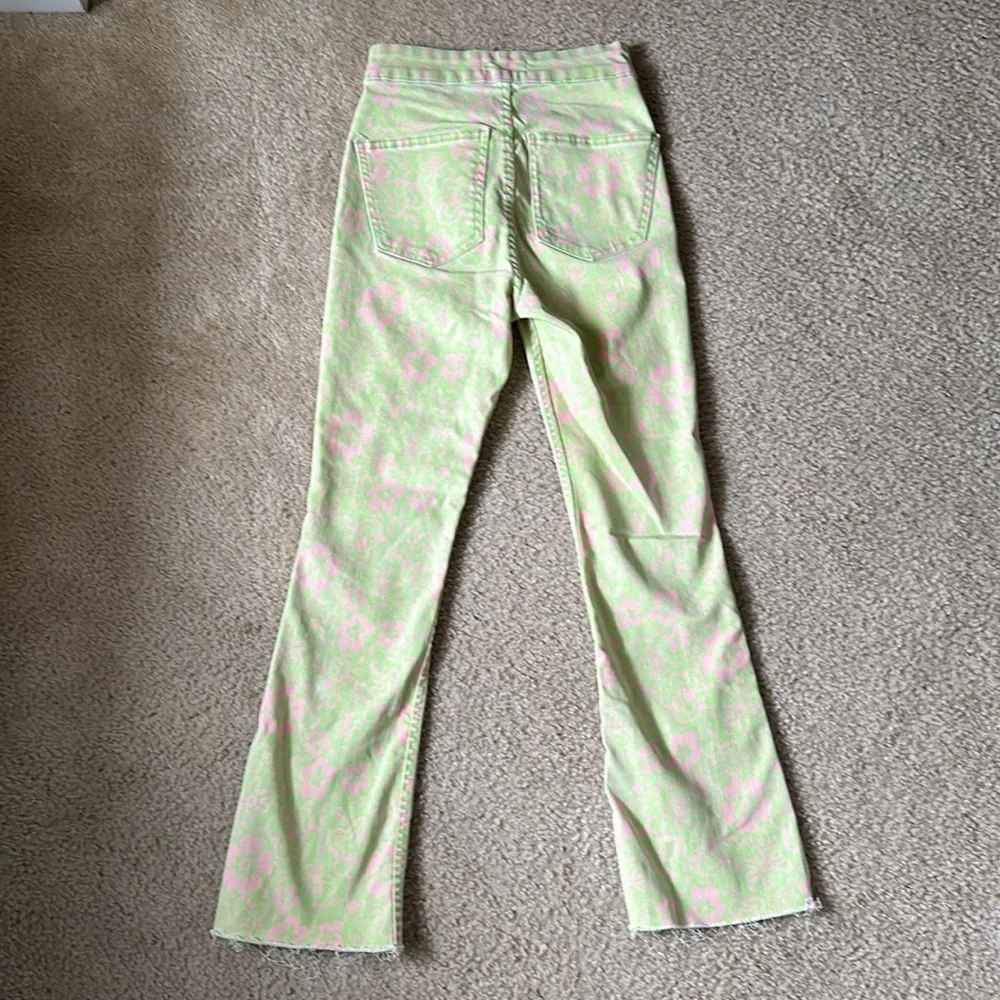 Zara High Rise Kick Flare Lime Green and Pink Floral Print Mod Jeans Size 4 - Picture 7 of 8